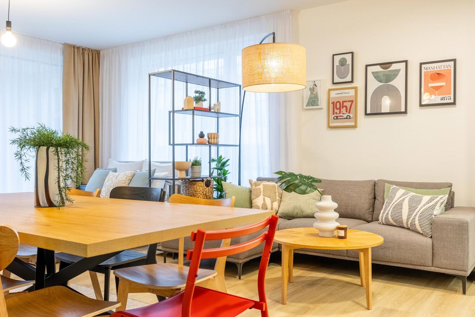 Spacious 3br - 2 Parking Spots, Full Kitchen, By Gravity * Prague