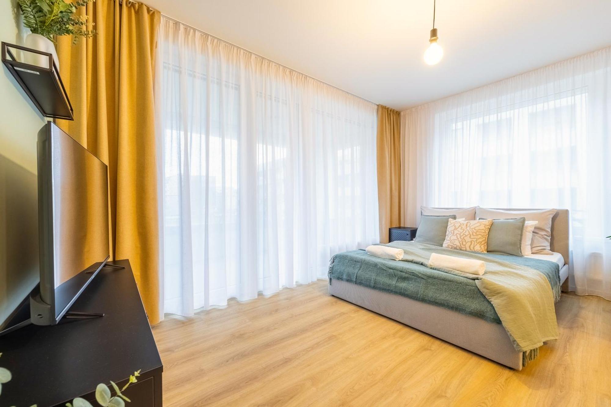 Spacious 3br - 2 Parking Spots, Full Kitchen, By Gravity Apartmán *