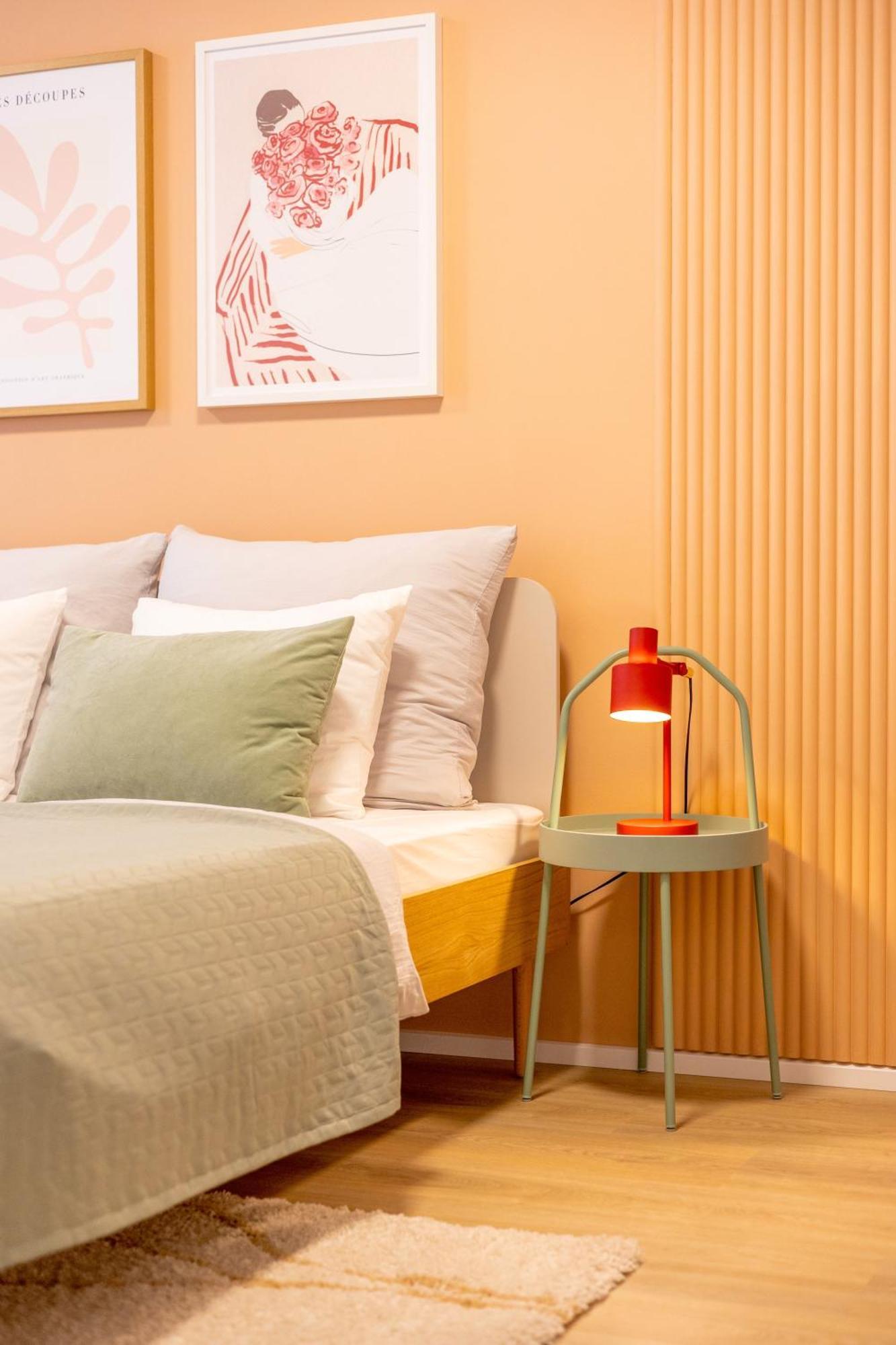 Spacious 3br - 2 Parking Spots, Full Kitchen, By Gravity Apartmán Prague