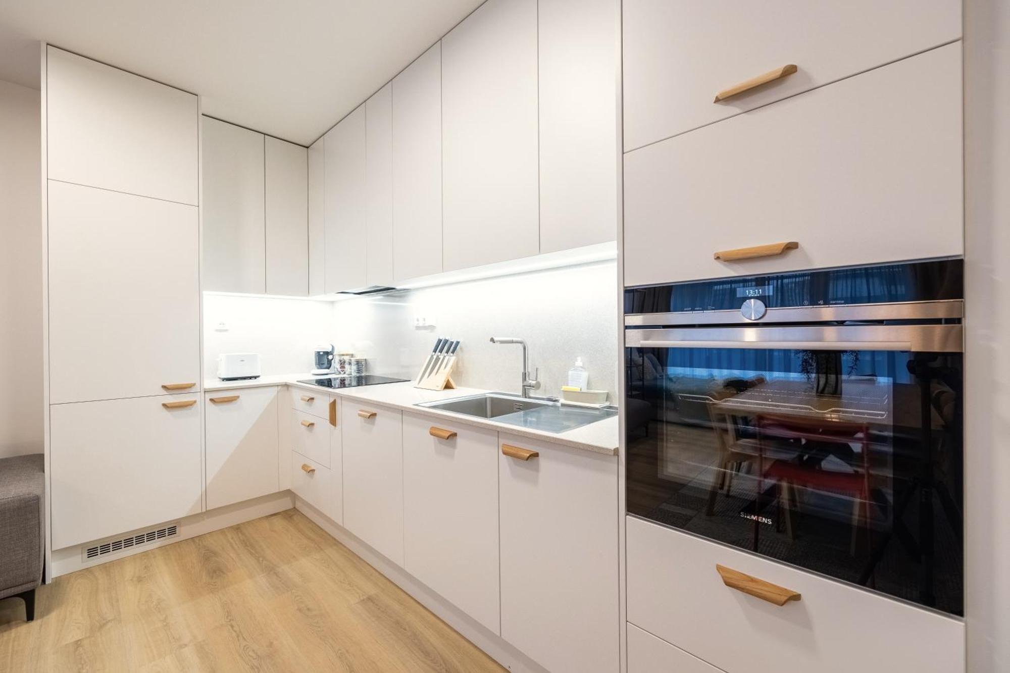 Spacious 3br - 2 Parking Spots, Full Kitchen, By Gravity Apartmán Prague